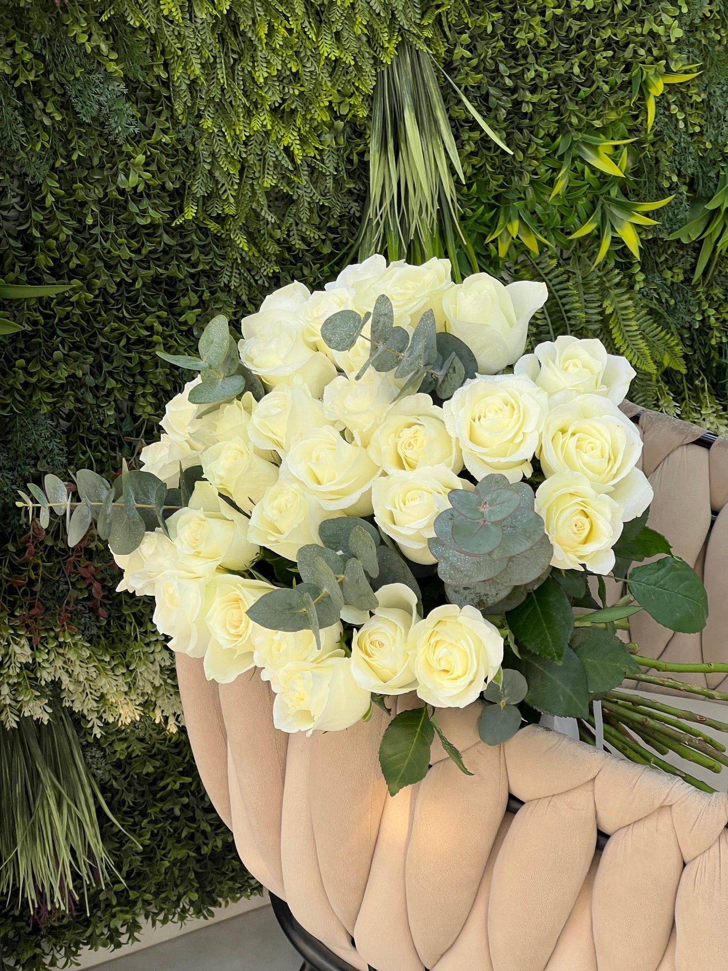 31 White Roses Bunch