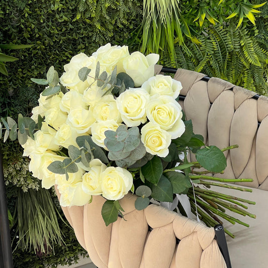 31 White Roses Bunch